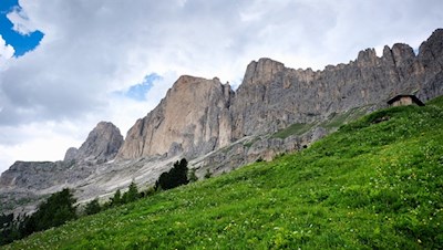 Am Fuße des sagenumwobenen Rosengarten