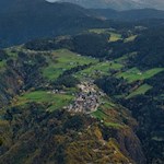 Blick auf das gegenüberliegende Steinegg und den Latemar