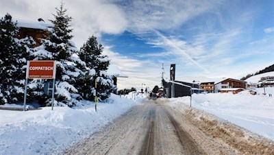 Die Winterwanderung zur Sanon Hütte beginnt in Compatsch
