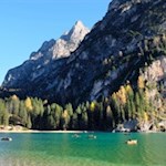 Pragser Wildsee mit dem Herrstein im Hintergrund