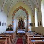 Das Innere des Höhenkirchleins Latzfonser Kreuz