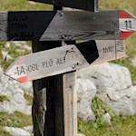 Von der Gardenacia Hütte führt der Weg Nr. 1A auf den Col Plö Alt