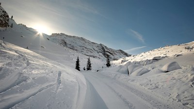 Im Schein der linden Wintersonne zur Faneshütte