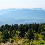 Bereits während des Anstiegs auf die Platte öffnen sich schöne Ausblicke