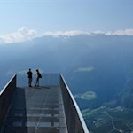 Auf der Aussichtsplattform eröffnen sich schwindelerregend schöne Ausblicke