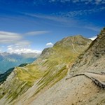 Im Hintergrund ragt die Tatschspitze in die Höhe