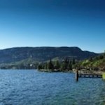 Eng-an-die-Ufer-des-Gardasees-geschmiegt-führt-die-Promenade-nach-Garda