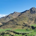 Der Gsieser Almweg 2.000 wird von friedvollen Bergen umrahmt