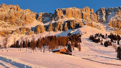 Inmitten einer verträumten Landschaft liegt die Messnerjoch Hütte