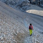 Durch das karge Kar auf das Antoniusjoch