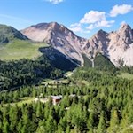 Sul passo Limo, il rifugio Fanes entra già nel nostro campo visivo