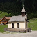 Vis-à-vis der kleinen Marienkapelle finden sich einige Parkmöglichkeiten