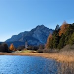 Der-Fennberger-See-mit-der-Wiggerspitze-im-Hintergrund