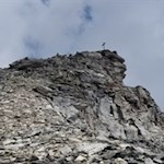 Über reichlich Blockschutt auf den Kraxentrager