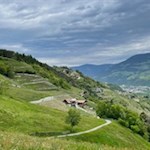 Die Wanderung nach Feldthurns führt durch eine malerische Landschaft