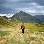 Mit Blick auf den Seebergspitz zur Enzianhütte