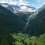 Auf dem Weg zur Pircheralm eröffnen sich schöne Ausblicke ins Trattenbachtal