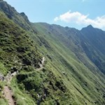 Der Schellenbergsteig führt über jäh abfallende Steilhänge