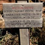 Auf dem Parkplatz Wetterkreuz tun sich mehrere Wandermöglichkeiten auf...