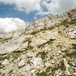 The boulder- and stone-strewn northern flank of Setsas