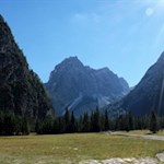 Am Innerfeld zweigt u. a. der Weg zu den weltberühmten Drei Zinnen ab