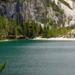 Inmitten der Pragser Dolomiten liegt der Pragser Wildsee