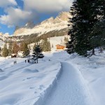 Vor der Kulisse des Rosengarten zum Gasthof Jolanda