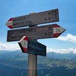 Auf dem Ratschinger Joch zweigt der Anstieg auf das Ratschinger Kreuz rechts ab