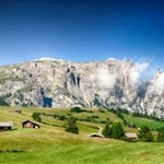 Auf dem Weg in Richtung Tierser Alpl erschließen sich malerische Blicke auf den sagenumwobenen Schlern