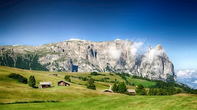 Auf dem Weg in Richtung Tierser Alpl erschließen sich malerische Blicke auf den sagenumwobenen Schlern