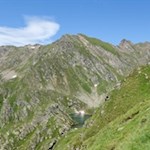 In der Ferne blitzt bereits der Große Seefeldsee in der Sonne auf