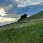 Fleißiger Bauer bei der Arbeit