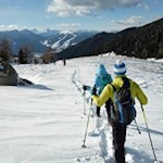 Durch den knirschenden Schnee in Richtung Taistner Alm