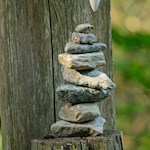 Steinmännchen am Wegesrand