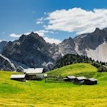 Die malerischen Hochalmen in den Pragser Dolomiten