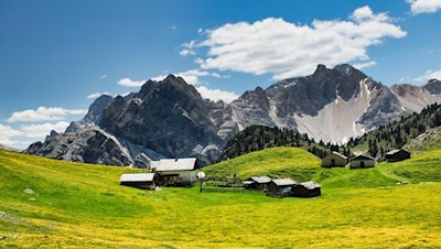 Die malerischen Hochalmen in den Pragser Dolomiten