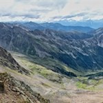 „Die größte Sehenswürdigkeit, die es gibt, ist die Welt – sieh sie dir an!“ (Tucholsky)