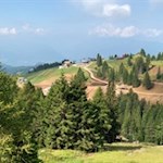 Rückwärtsgewandter Blick auf die ersten Wandermeter von der Bergstation auf Meran 2000