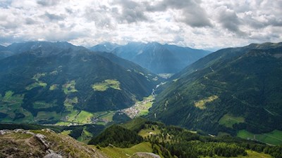 Gipfelblick vom frei aufragenden Schönberg
