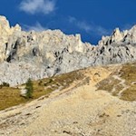 Über uns erhebt sich der zackenreiche Latemar