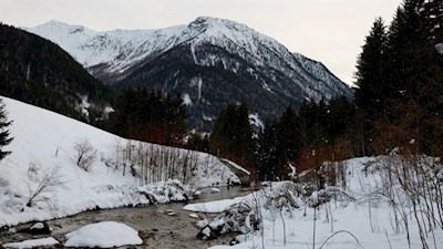 Der Wanderweg zur Messnerhütte führt den Pidigbach entlang