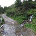 Unterwegs gilt es, einige Wasserläufe zu durchqueren