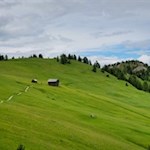 In un dolce saliscendi verso la baita Vaciara