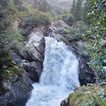 Einer der beiden rauschenden Wasserfälle in der Burkhardklamm