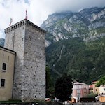 Auf dem Turm der Rocca erschließt sich ein weiter Blick auf den See und das mondäne Riva