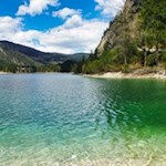 Der Pragser Wildsee schimmert in den schönsten Farben