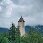 Der runde Bergfried der Burg Sprechenstein