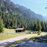 Sui dolci sentieri che portano alla malga Caserill