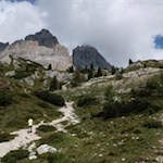 With a view of the world famous Tre Cime di Lavaredo to the rifugio Auronzo mountain hut