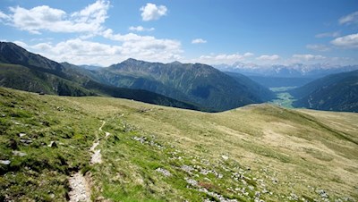 Auf malerischen Pfaden in Richtung Hochkreuz
